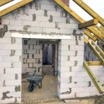Renowacja domu z kostki: pomysły na zmiany w domu z lat 80-tych
