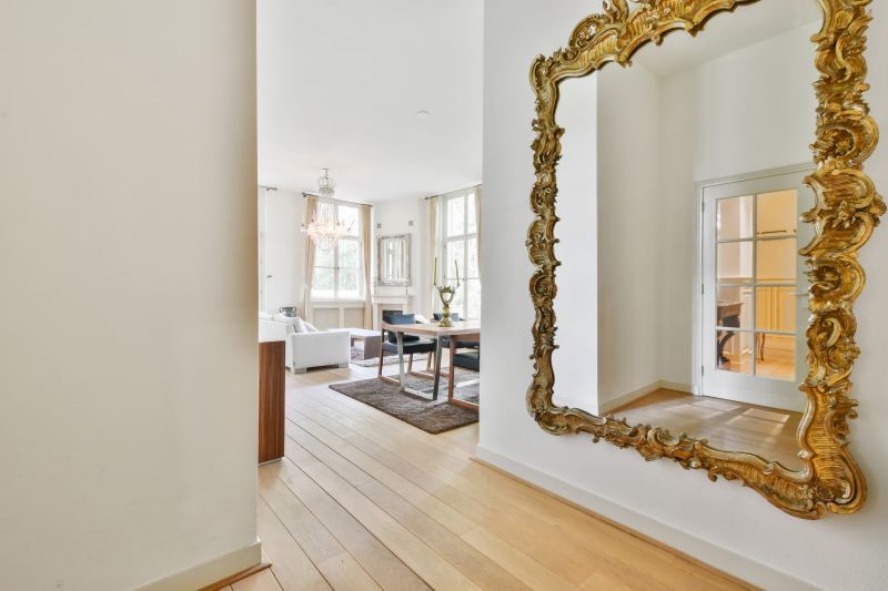 Jak umiejscowić lustra w swoim wnętrzu – jakie efekty można uzyskać dzięki ich zastosowaniu