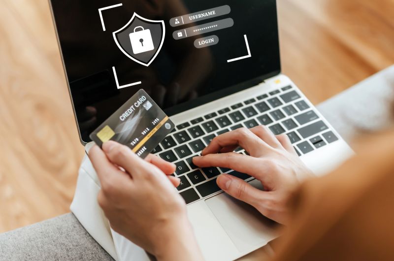 Jak zabezpieczać dane klientów i płatności w e-sklepie