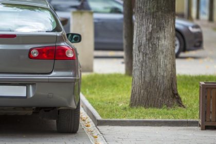 Czy kostka brukowa jest wystarczająco mocna na podjazd do garażu z dużym obciążeniem?