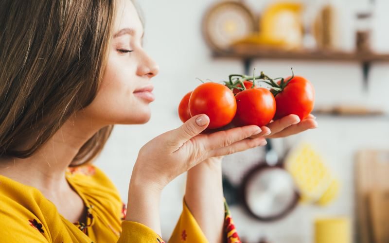 Trzy istotne czynności, które zapewnią zdrowy wzrost i obfite plony pomidorów